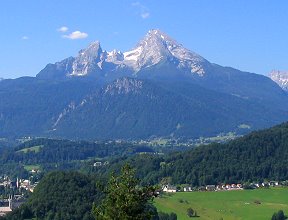 Blick von der Marxenh&ouml;he auf Berchtesgaden und Watzmann